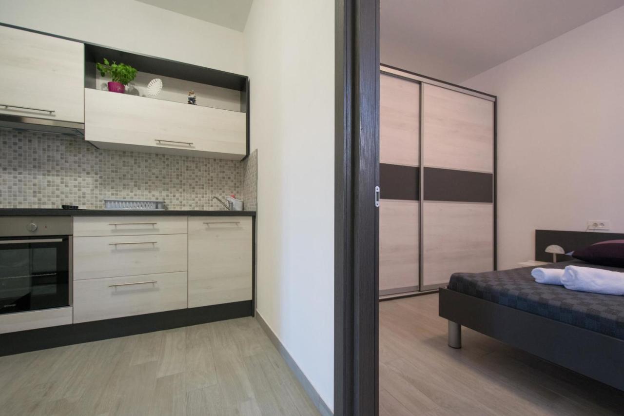 Apartments Mladenka マリンスカ エクステリア 写真