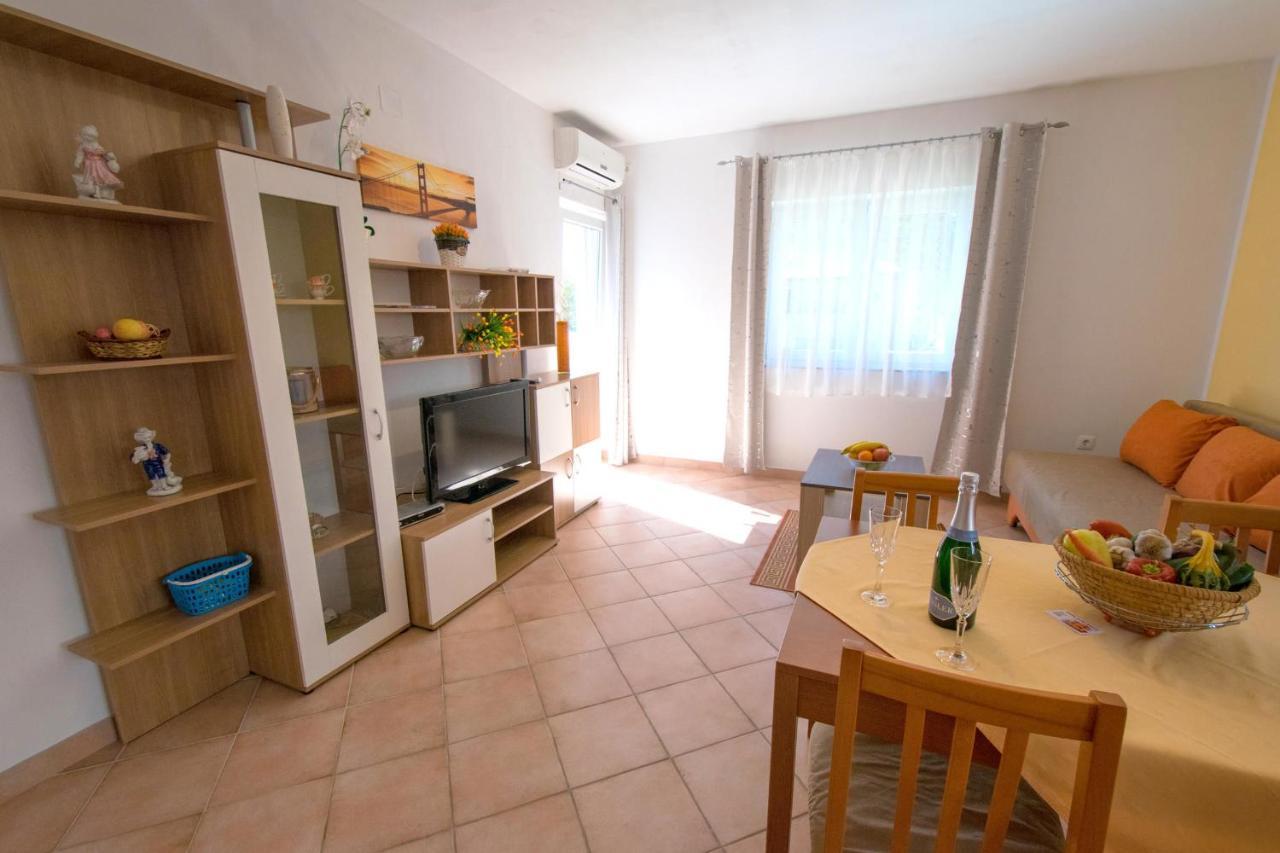 Apartments Mladenka マリンスカ エクステリア 写真