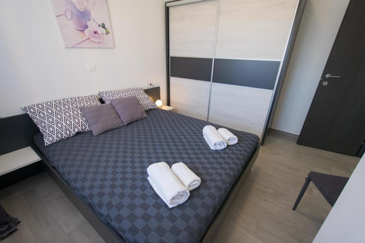 Apartments Mladenka マリンスカ エクステリア 写真